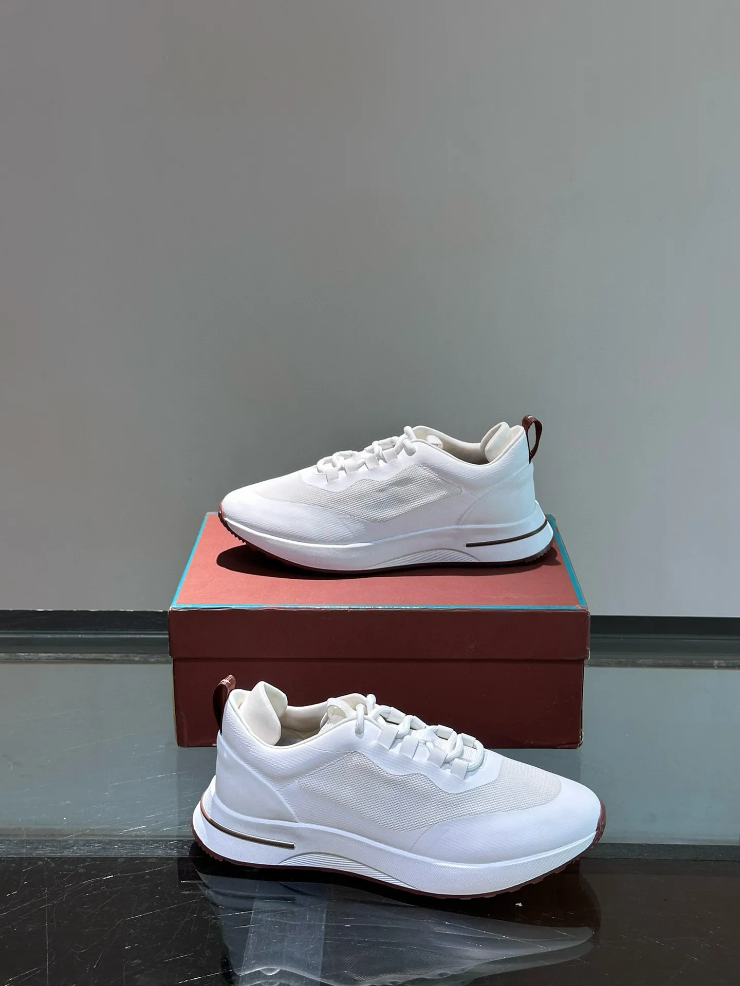 Factory price: 540💰Loro men's shoes💰iana niche Loro classic jogging shoes, men's lace-up casual shoes and sneakers, high-quality lightweight and comfortable fabrics, suitable for outdoor leisure, the color scheme is young and energetic, and it looks great with sportswear or casual suits! Size: 39-45 (38, 46 customized)